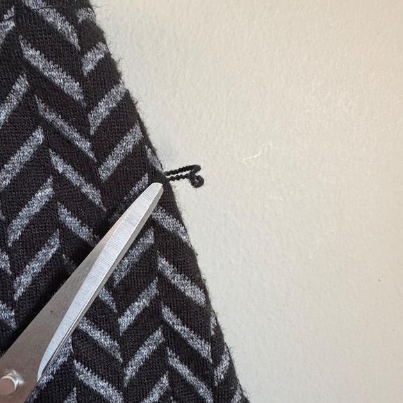 Studio Point‎ Women's Vintage Pull-On Stretchy Mini Skirt Gray/Black Chevron L - Picture 2 of 11